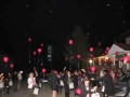 Udeleženke so skupaj z željami v nebo poslale osvetljene balone