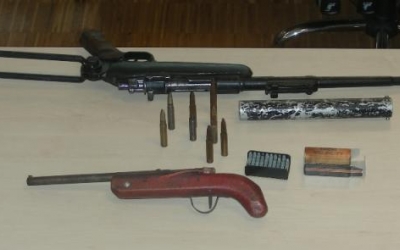 Zaseženo orožje in naboji, foto: PP Ormož