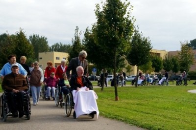 Alzheimerjevi bolniki na sprehodu