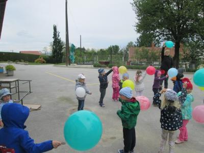 Baloni v vetru