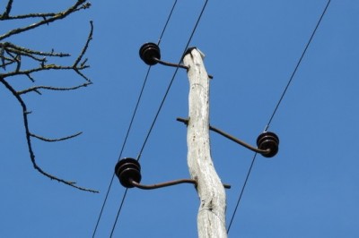 Močan veter je povzročal motnje v oskrbi z električno energijo