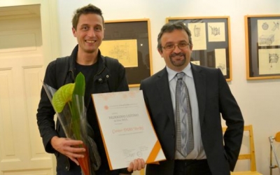 Vodja Centra DUO Ivan Kuhar in direktor Zavoda Marianum Janez Krnc s prestižnim priznanjem