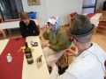 Frančika posluša žvenket kroglic 