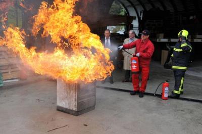 Gašenje z gasilnikom na vodno meglo