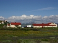 Islandija je vsa posejana s kmetijami, ki izstopajo s svojimi rdečimi strehami 