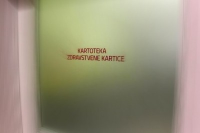 Sindikat DENS opozarja na popolno neinformiranje pacientov na področju parodondologije s strani ZZZS