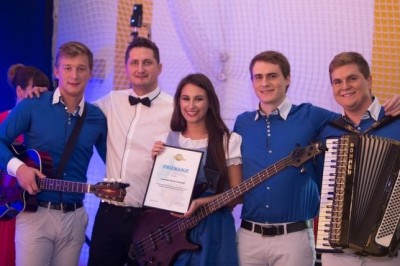 Mladi Pomurci so prejeli priznanje za najperspektivnejši mladi ansambel leta 2017