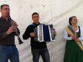 Muzikanti in vinska kraljica