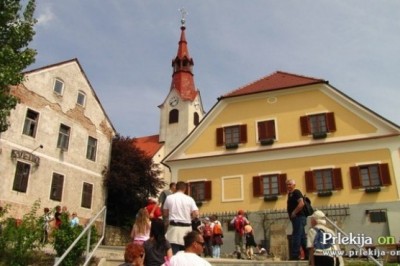 Stara šola in apartmajska hiša Svetinje