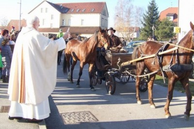 Blagoslov konjev v Križevcih pri Ljutomeru