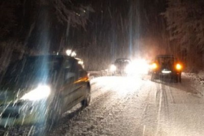 Že za ta konec tedna so za nekatere kraje zopet napovedane snežne padavine, foto: policija.si