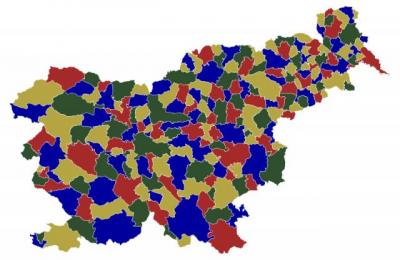 Trenutna razdrobljenost Slovenije z občinami obarvana v štiri barve, foto: Wikipedia