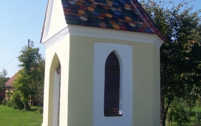 Obnovljena kapelica v Logarovcih