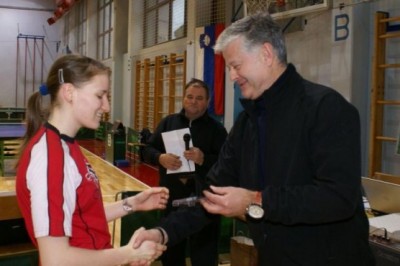 Vesna Rojko (v družbi trenerja Bojana Raka) je morala reševati državne prvakinje Kajuhovkam