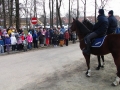 Otroci in policisti konjeniki