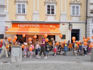 Otroci pred HappyHišo