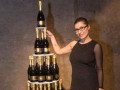 Natalijo Bratkovič, povezovalko dogodka, je navdušila novoletna smrečica po vinarsko