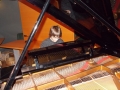 Pianist na klavirju Jaka Prelog