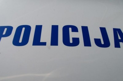 Nemudoma so se odzvali policisti Policijske postaje Ptuj, ki so lovcu omejili gibanje in mu zasegli 4 kose orožja