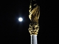Polna Luna in spomenik