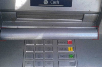 Obravnavanih je bilo več primerov napadov na bankomate s pomočjo pasti za gotovino, foto: policija.si