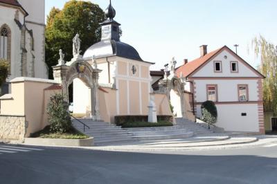 Stopnišča Miklošičevega trga po obnovi