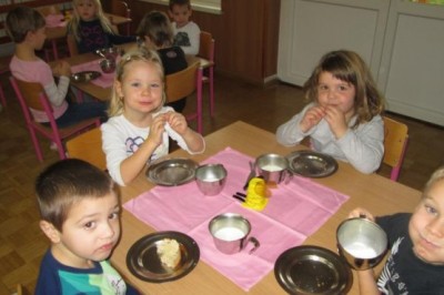 Slovenski tradicionalni zajtrk v vrtcu Radenci