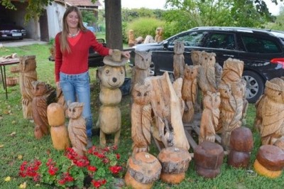 Anita Katič in lesene umetnine