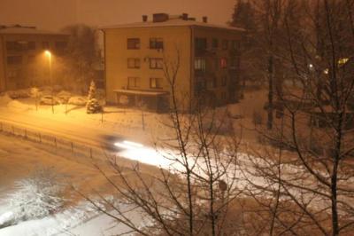 V noči na nedeljo je kraje spet zajelo močnejše sneženje