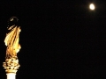 Spomenik in luna