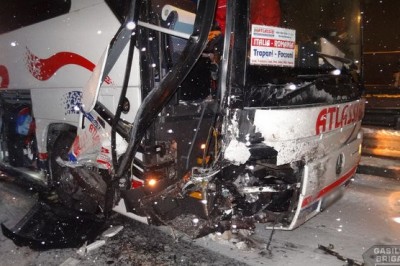 Prometna nesreča med avtobusom in tovornim vozilom, foto: GB Maribor