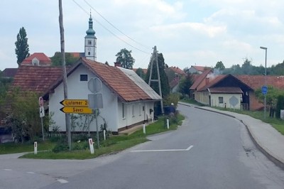 Križišče na Polenšaku, kjer stoji (je stal) stop znak