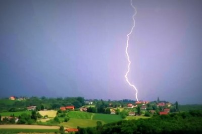 Strela ob sredini nevihti