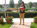 Vesna Razboršek pozdravlja slavljence in folkloriste
