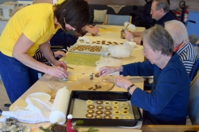 Tradicionalna peka keksov v radenskem DOSOR-ju