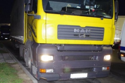 Priklopno tovorno vozilo, ki ga je vozil alkoholizirani voznik, foto: PPP Maribor