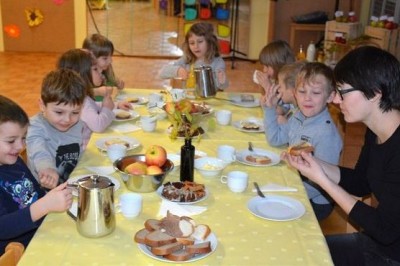 Tradicionalni slovenski zajtrk v vrtcu Manka Golarja v Gornji Radgoni