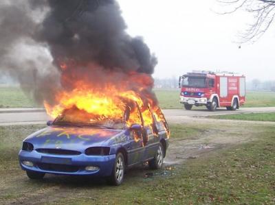 Zagorel zapuščeni avtomobil