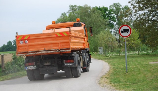 Tovornjaki na prleških cestah Tovornjaki na prleških cestah