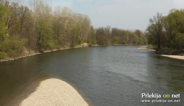 Trajnostno upravljanje z vodami med Muro in Dravo Trajnostno upravljanje z vodami med Muro in Dravo