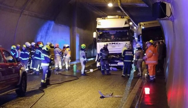 Prometna nesreča v predoru Cenkova Prometna nesreča v predoru Cenkova