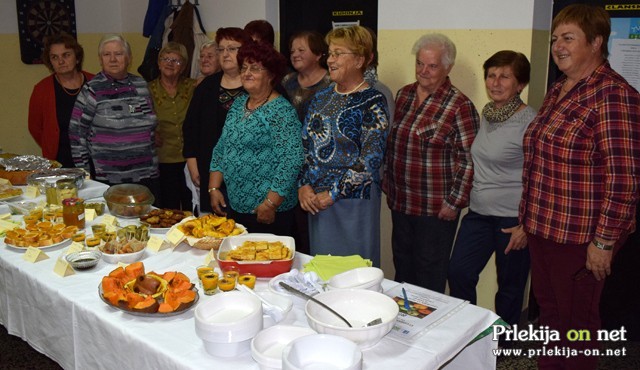 Udeleženke Študijskega krožka Tišina Udeleženke Študijskega krožka Tišina
