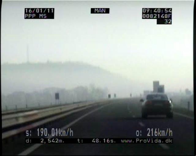 Tujec z audijem A8 vozi 216 km/h Tujec z audijem A8 vozi 216 km/h