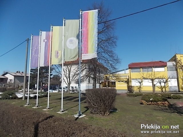 Zastavi Eko šole in Kulturne šole Zastavi Eko šole in Kulturne šole