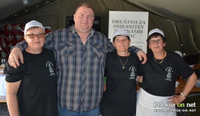 Društvo za ohranitev jedi naših babic - Kihača Društvo za ohranitev jedi naših babic - Kihača