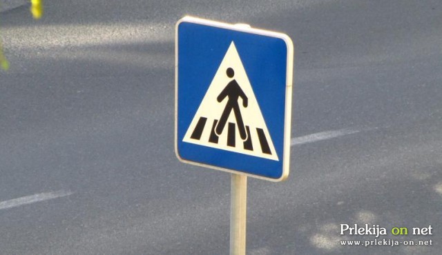Kolesar in motorist sta trčila na prehodu za pešce Kolesar in motorist sta trčila na prehodu za pešce
