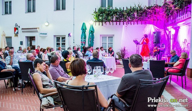 Večer poezije, glasbe in vina Večer poezije, glasbe in vina
