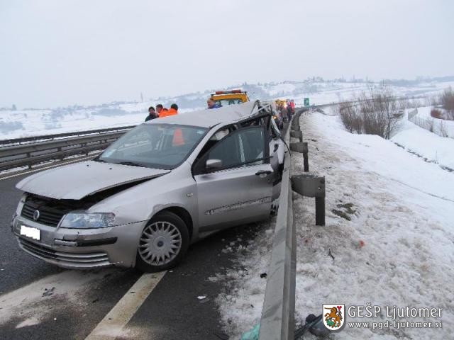 V nesreči se je ena oseba poškodovala