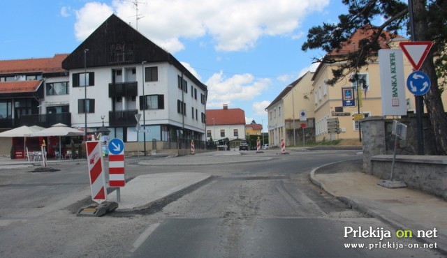 Mini krožišče pri avtobusni postaji Mini krožišče pri avtobusni postaji