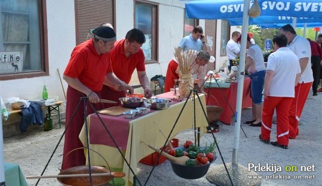 Najboljši dvijačinski golaž je dišal iz »Japekove kuhinje«